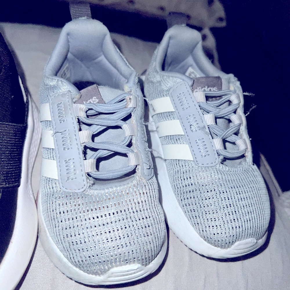 Toddler tennis shoes